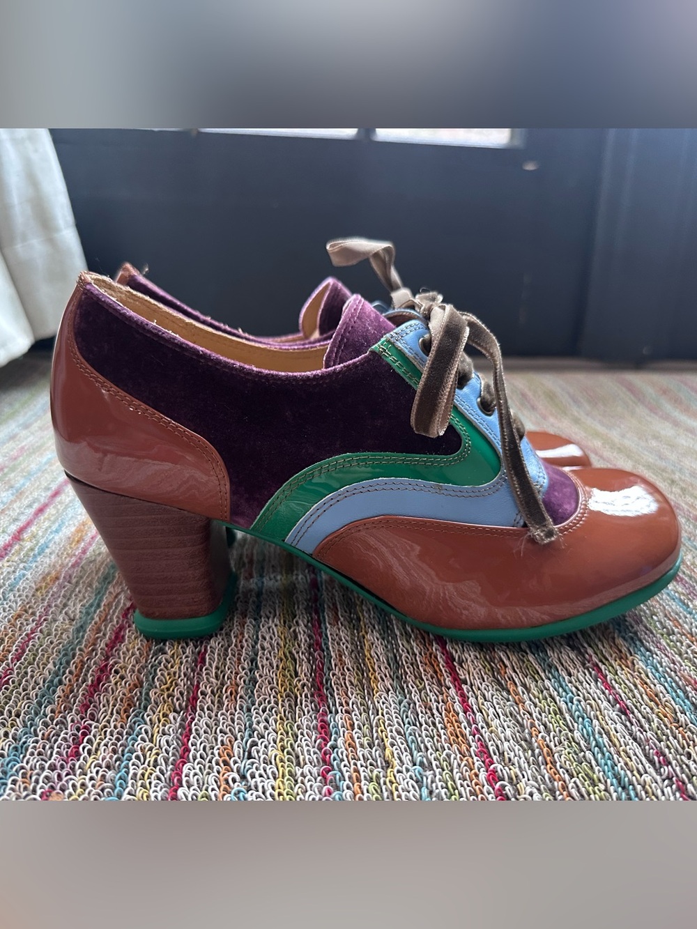 Fluevog NEARLY NEW Operetta Sandrine gold/green patent/velvet lace-up-8 (fit 7.5 - Picture 3 of 15